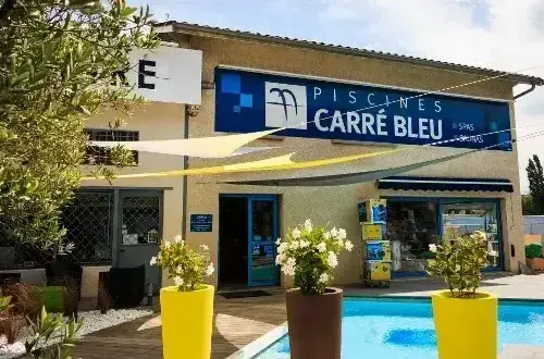 Côté JARDIN concessionnaire Piscines CARRE BLEU